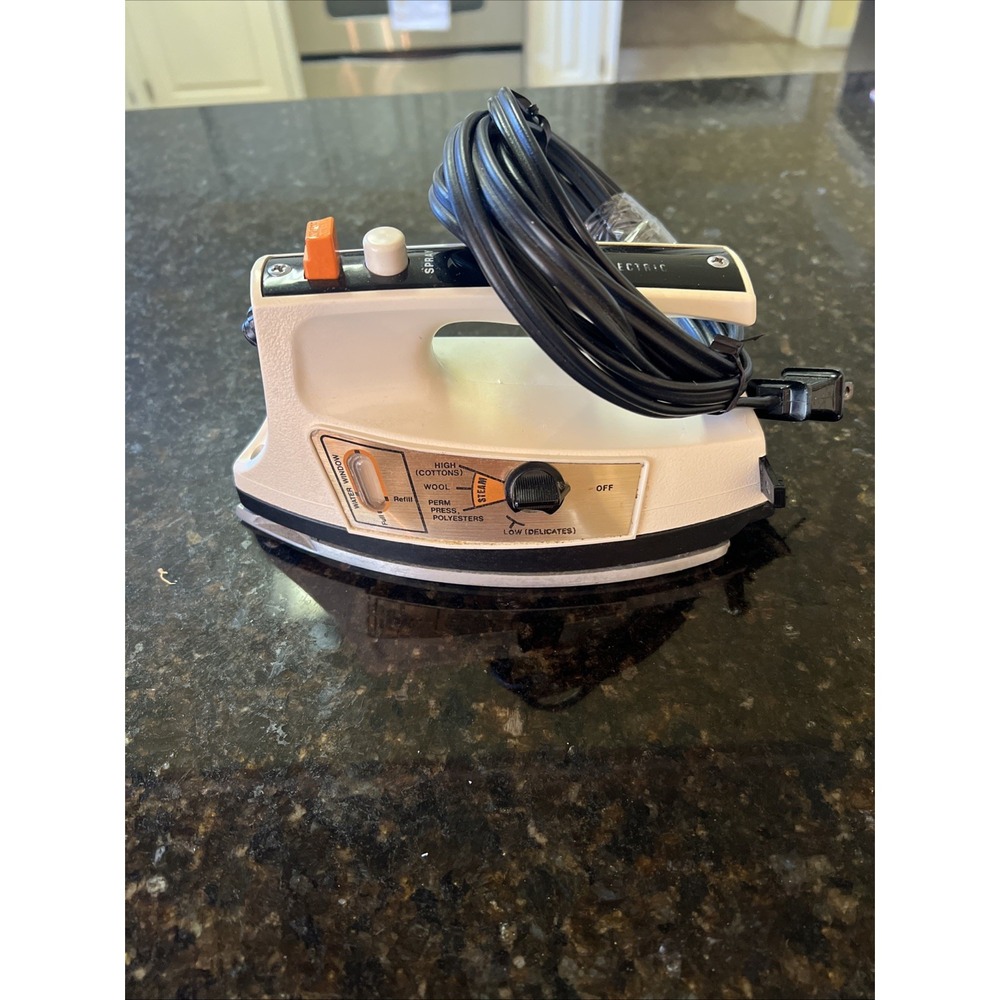 Vintage General Electric LIGHT'N‎ EASY STEAM AND DRY IRON F204YES Laundry